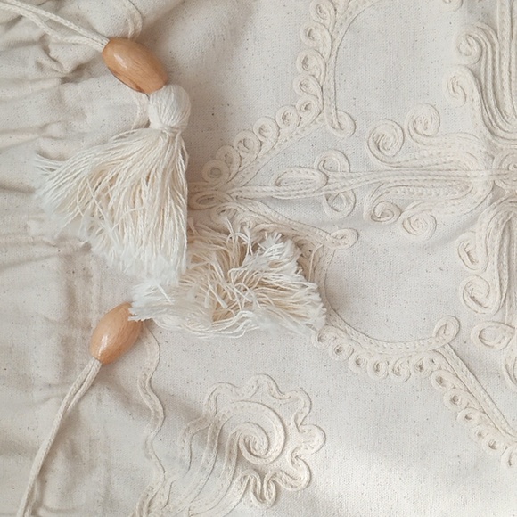 Cream Embroidered Storage Bag - Picture 3 of 4